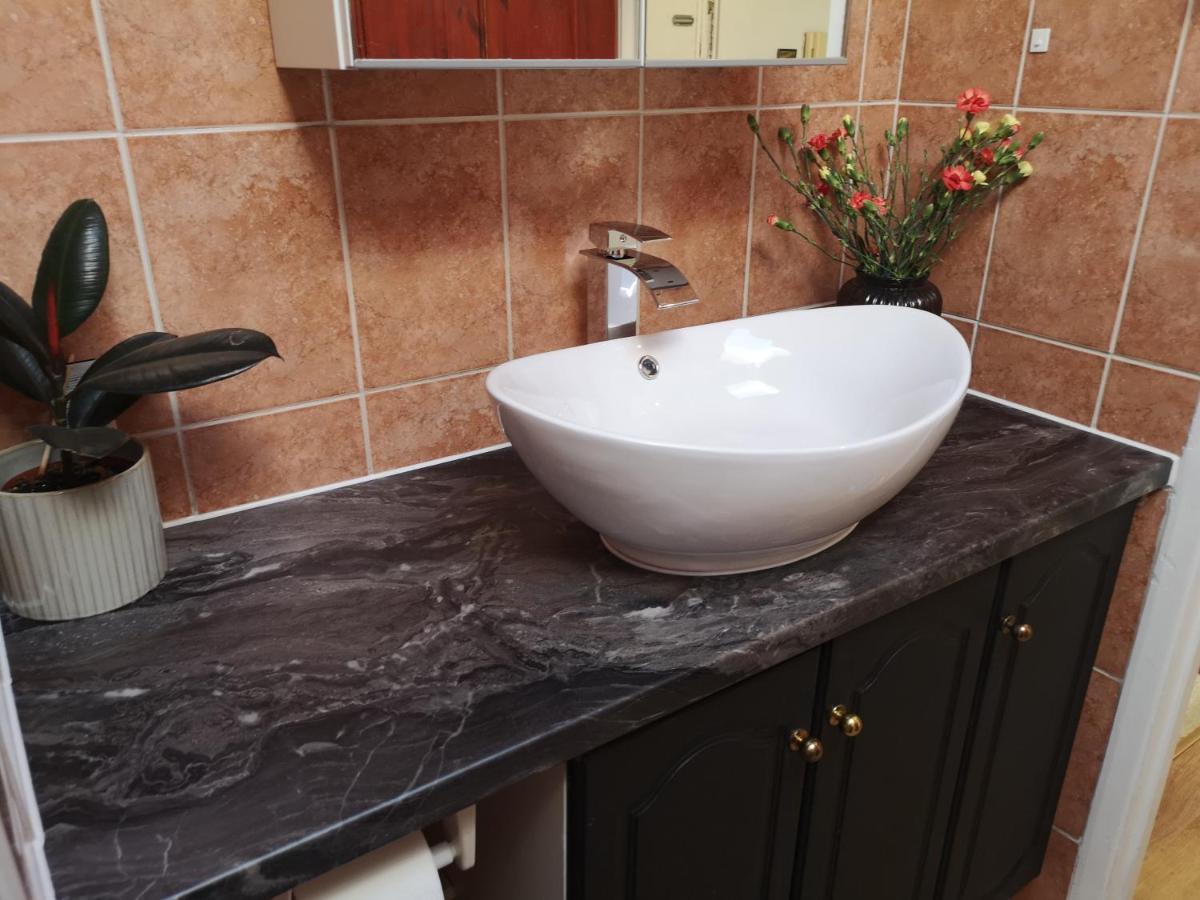 2 Bed Flat, Bounds Green, Piccadilly Line, London N11 Zewnętrze zdjęcie